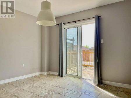 17 CHRISTINA CRESCENT - Photo 2