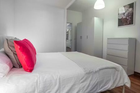 Carrer de Muntaner, Barcelona, Catalonia 08021 - Photo 3