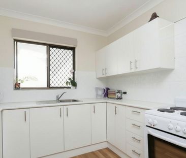 Bright & Easy Maylands Living - Walk to Everything! - Photo 4