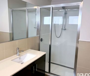 Modern unit - Photo 2