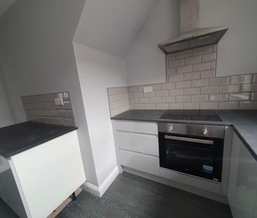 2 bedroom end of terrace house to rent - Photo 4