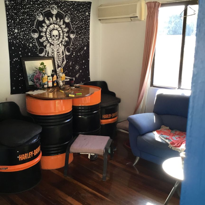 Fully Furnished 5 Bedroom House Perfect for Workers - Photo 1