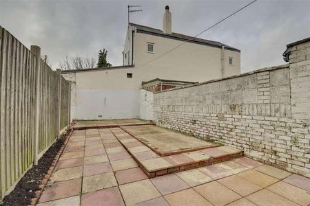 North End Grove, Portsmouth, PO2 - Photo 2