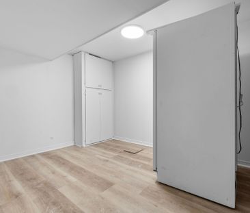 For Lease - 2 Lisburn Crescent, Toronto, Ontario - Photo 2