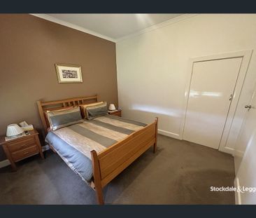 COMFORTABLE KIALLA LIVING IN A PRIME LOCATION! - Photo 4