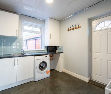 3 bedroom semi-detached house to rent - Photo 6