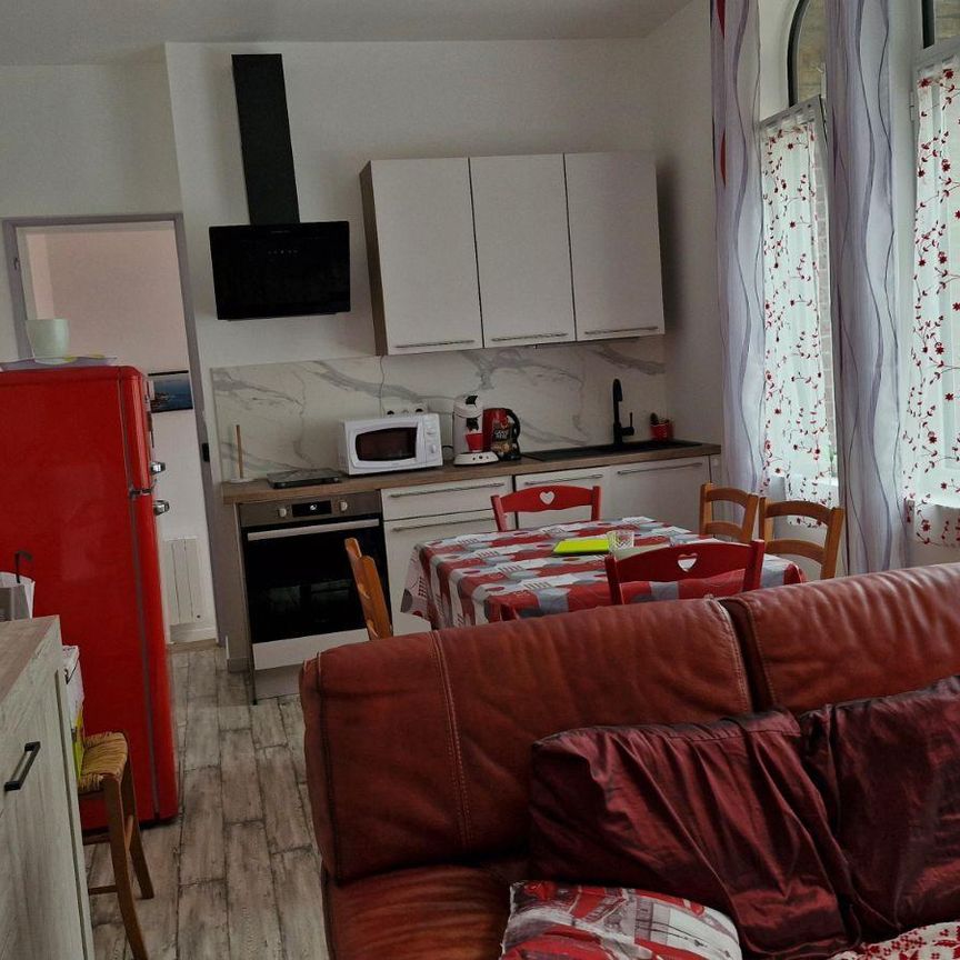 Appartement centre de Forges-les-Eaux de plain pied comprenant entrée, séjour avec cuisine amén... - Photo 1