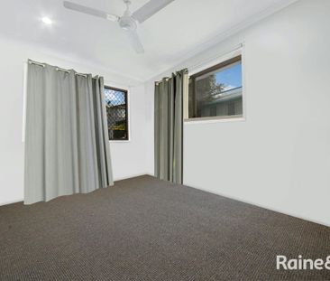 Three bedroom home in the city centre! - Photo 1