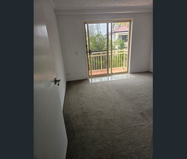 2 Bed Unit walking distance to beach - Coastal living at its best - Photo 3