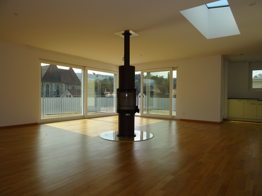 Exkl. 2.5-Zi.-Attika-WHG, Panorama-Terrasse & Dreh-Cheminée in Laufen - Foto 1