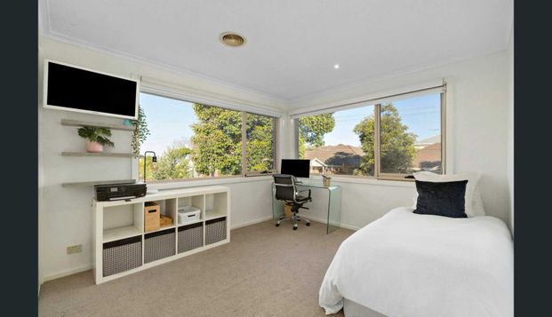 Luxury Family Living with Swim Spa, Alfresco Kitchen & Versatile Studio Retreat - Photo 1