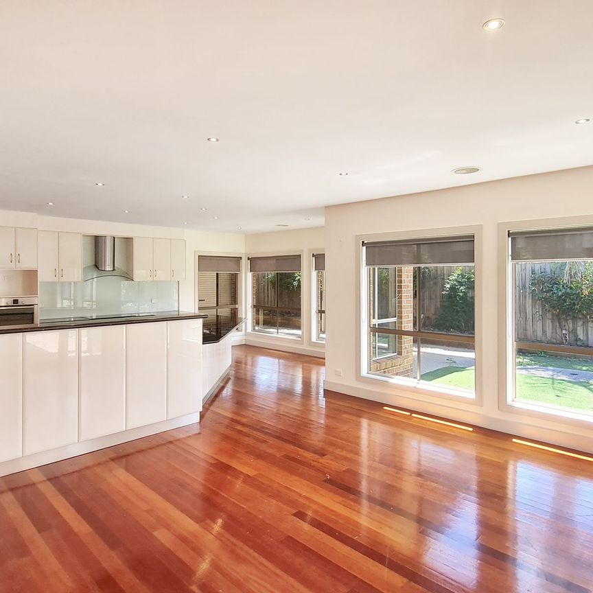 Modern Family Entertainer in the Heart of Taylors Hill - Photo 1