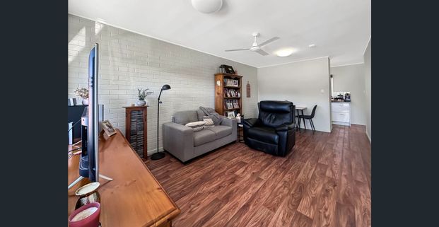 2 BEDROOM UNIT SHORT WALK TO SHOPS AND SCHOOLS - Photo 1