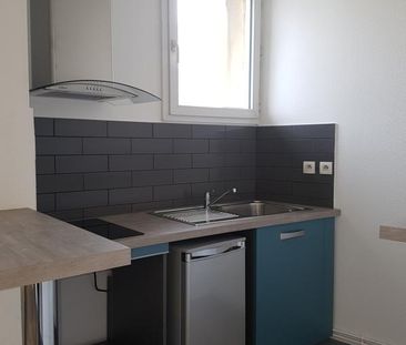 Location Appartement 2 pièces 40m² AIRE SUR L ADOUR 40800 - Photo 2
