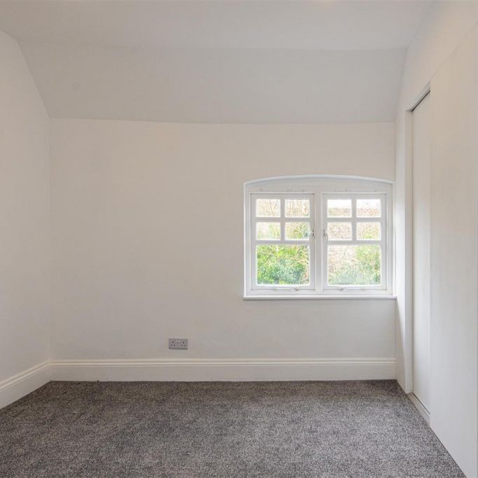 2 bed House - Mid Terrace To Let - Photo 1