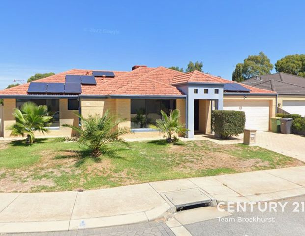 Stunning Family Home! - Photo 1