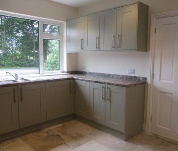 4 bedroom detached bungalow to rent - Photo 4