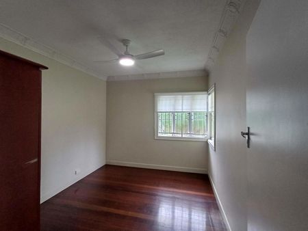 1 Newbolt Street, 4121, Holland Park Qld - Photo 3