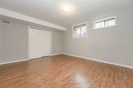 Detached Home For Lease | X8128974 - Photo 3