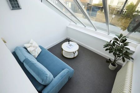 A furnished family home with private garden near Hampstead Heath. - Photo 4