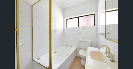 Peaceful Semi in a Leafy, Ultra-Convenient Setting - Photo 4