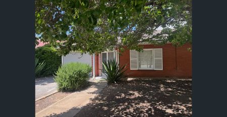 Fabulous City Fringe Location - New Kitchen - New Bathroom - Photo 5