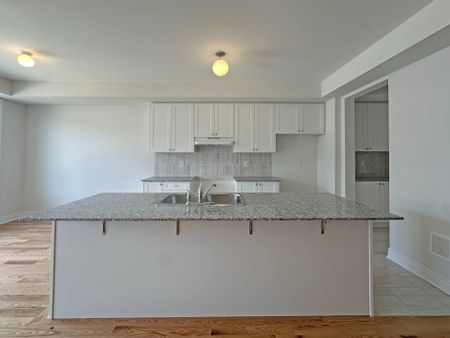 For Lease - 120 Tennant Circle, Vaughan, Ontario - Photo 5