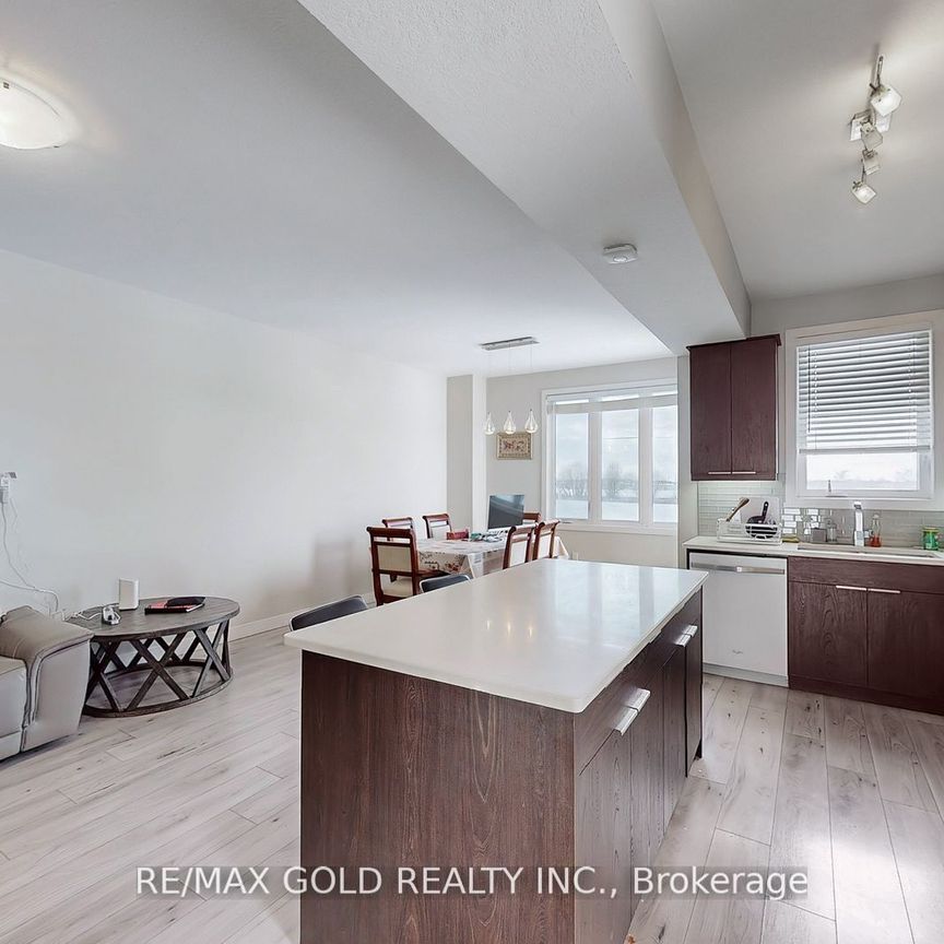 For Lease - 997 West Village Square, London North, Ontario - Photo 1