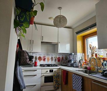 2 Bed Flat, Chestnut Grove, W5 - Photo 2