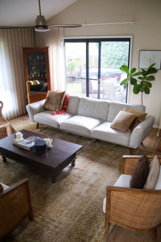 Large 3 Bedroom Duplex with Double Car Garage - Photo 3