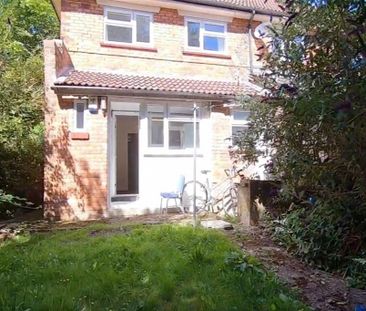 4 bedroom semi-detached house to rent - Photo 6