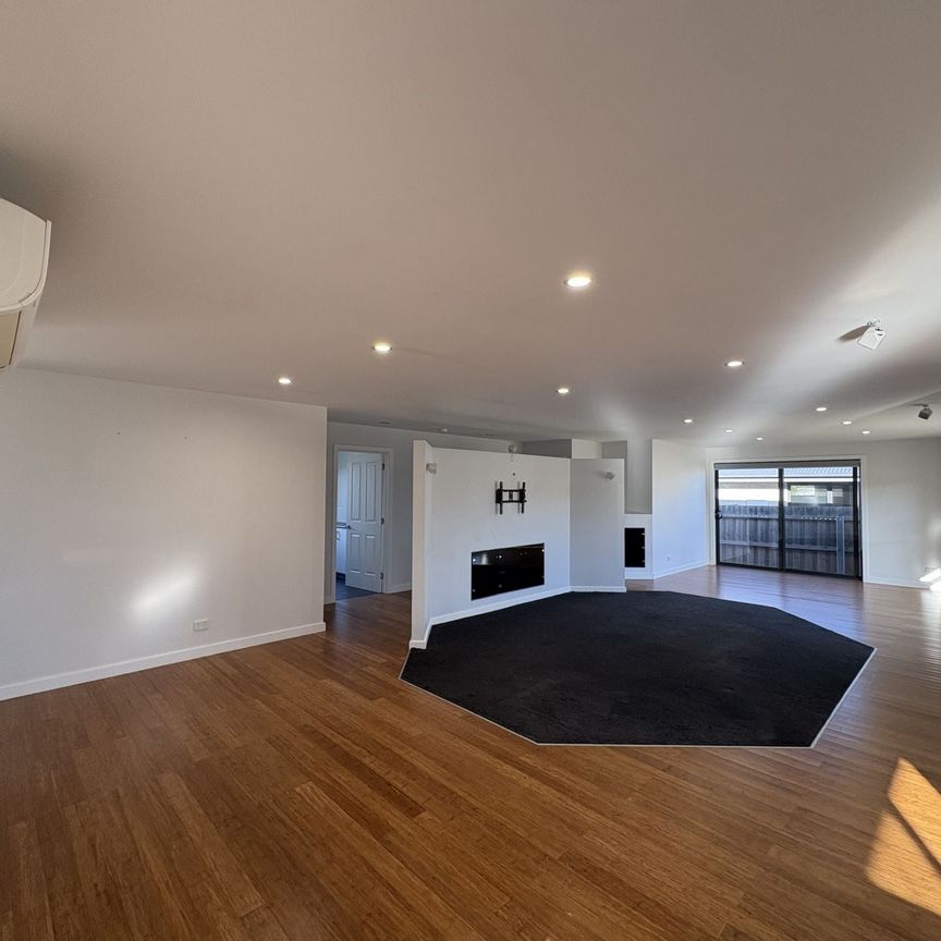 Enjoy the easy lifestyle, living here - Photo 1