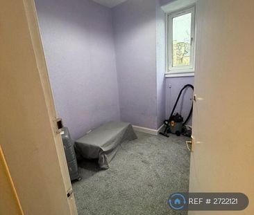 3 bedroom flat to rent - Photo 3