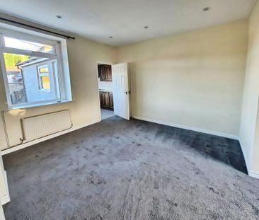 3 bedroom end of terrace house to rent - Photo 3