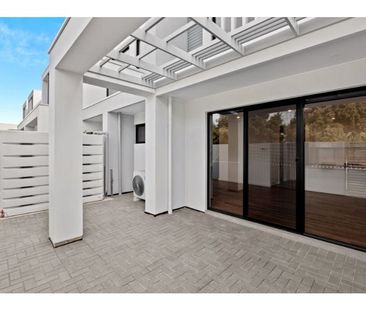 Modern Townhouse in Port Adelaide Location - Photo 1