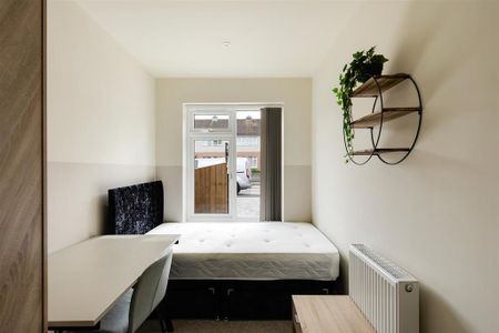 1 bedroom in a house share to rent - Photo 2
