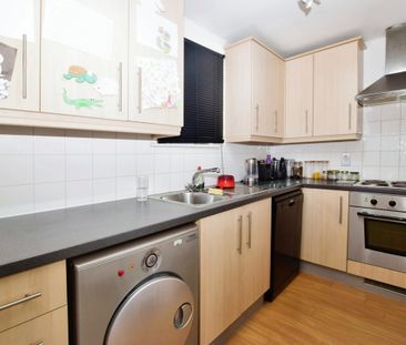 2 bedroom flat to rent - Photo 4
