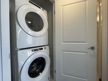 For Lease - 202 Burnhamthorpe Road Unit# 808, Mississauga, Ontario - Photo 2