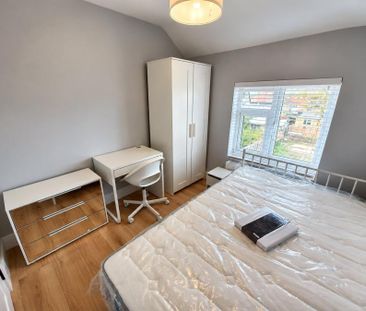 Coniston Avenue, Headington, Oxford, Oxfordshire, OX3 - Photo 1