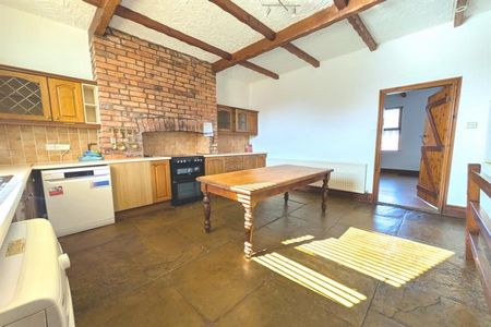 2 Bedroom Terraced To Let - Photo 2