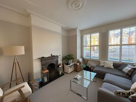 2 Bed Maisonette, Nevis Road, SW17 - Photo 2