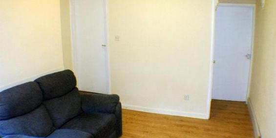 3 BEDROOM NEWLY REFURBISHED TERRACED HOUSE IN SHELTON, STOKE - Photo 3