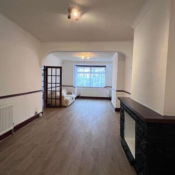 Victoria Road, Edmonton, N9 - Photo 1