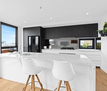 Stylish Apartment Living in the Heart of Maribyrnong - Photo 5