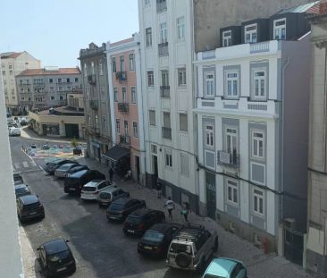 Room in a shared 6-bedroom apartment for rent in Lisbon, profession... - Photo 6