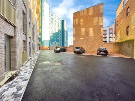 2 bedroom flat to rent - Photo 3