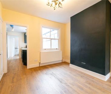 2 bedroom end of terrace house to rent - Photo 3