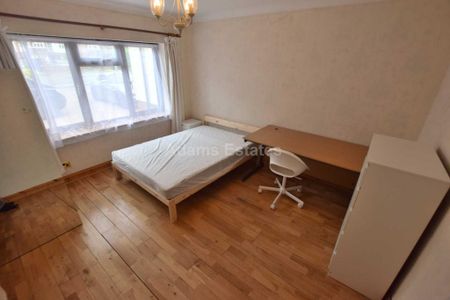 5 bedroom detached house to rent - Photo 4