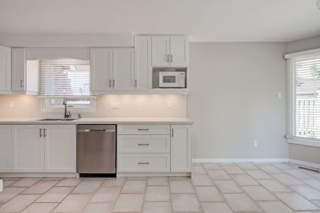 For Lease - 265 Mississaga Street, Oakville, Ontario - Photo 3