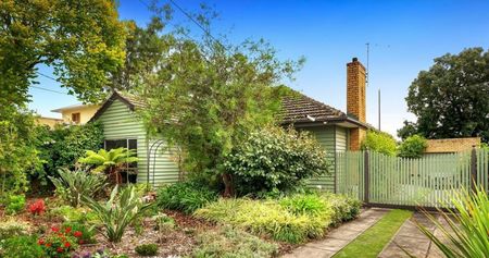 Comfortable Living in a Great Location! - Photo 4